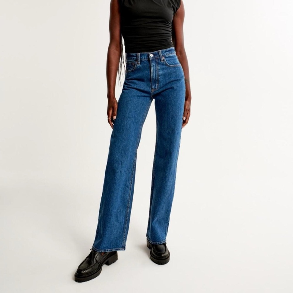 Abercrombie & Fitch High Rise 90s Relaxed Jean - Picture 4 of 4